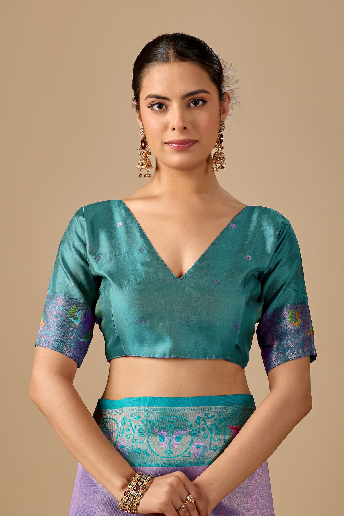 Woman in close pose wearing pastel lavender Paithani silk bird border pallu saree — Chandrikas
