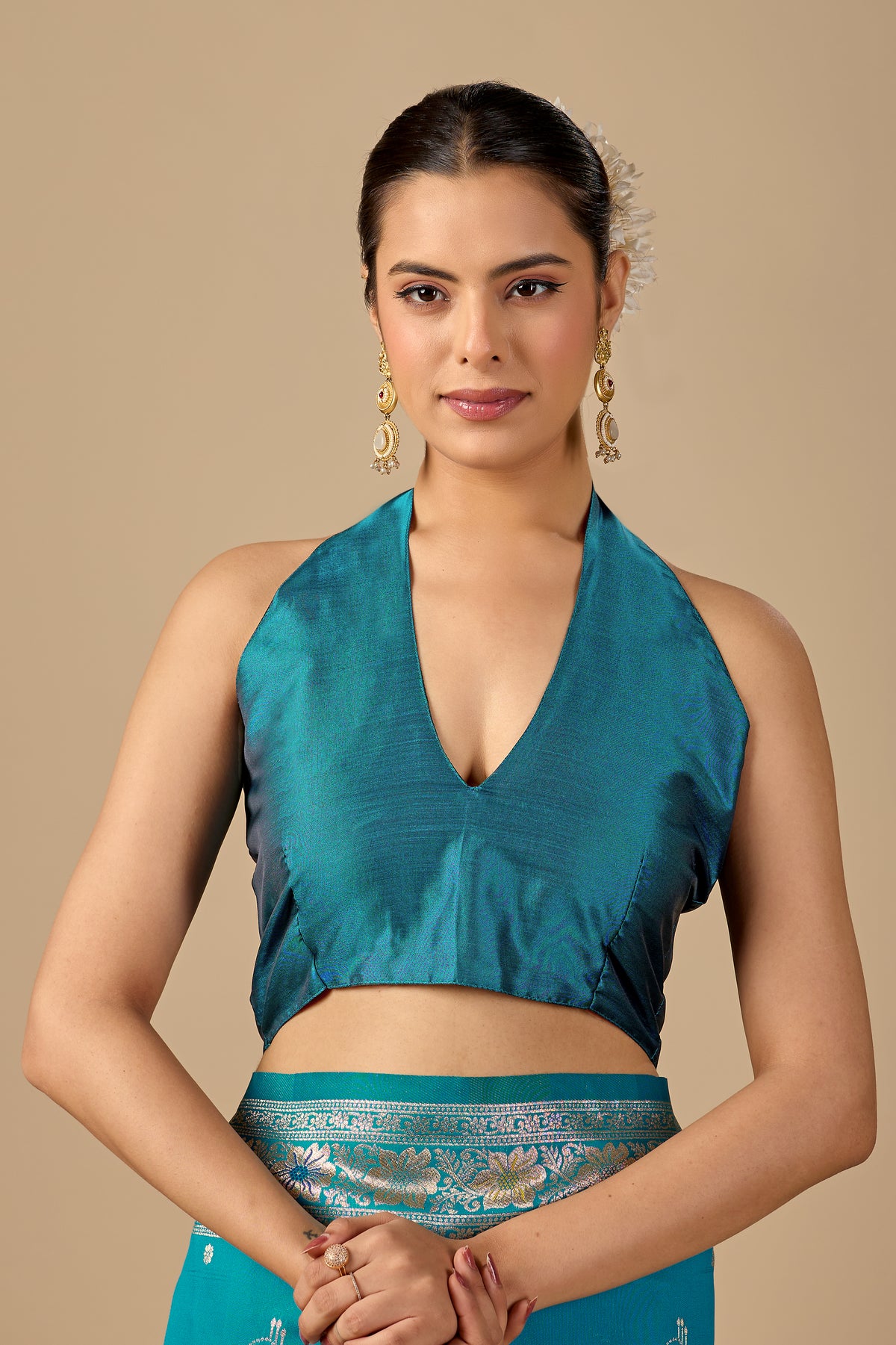 Woman in close pose wearing aqua blue Meenakari deer motif zari pallu silk saree — Chandrikas