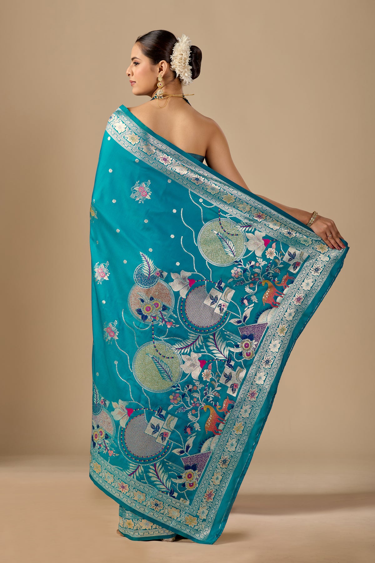 Woman draping aqua blue Meenakari deer motif zari pallu silk saree showing pallu design — Chandrikas