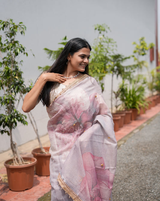 Woman draping dusty lavender pink tissue cotton zari saree showing floral digital print pallu — Chandrikas