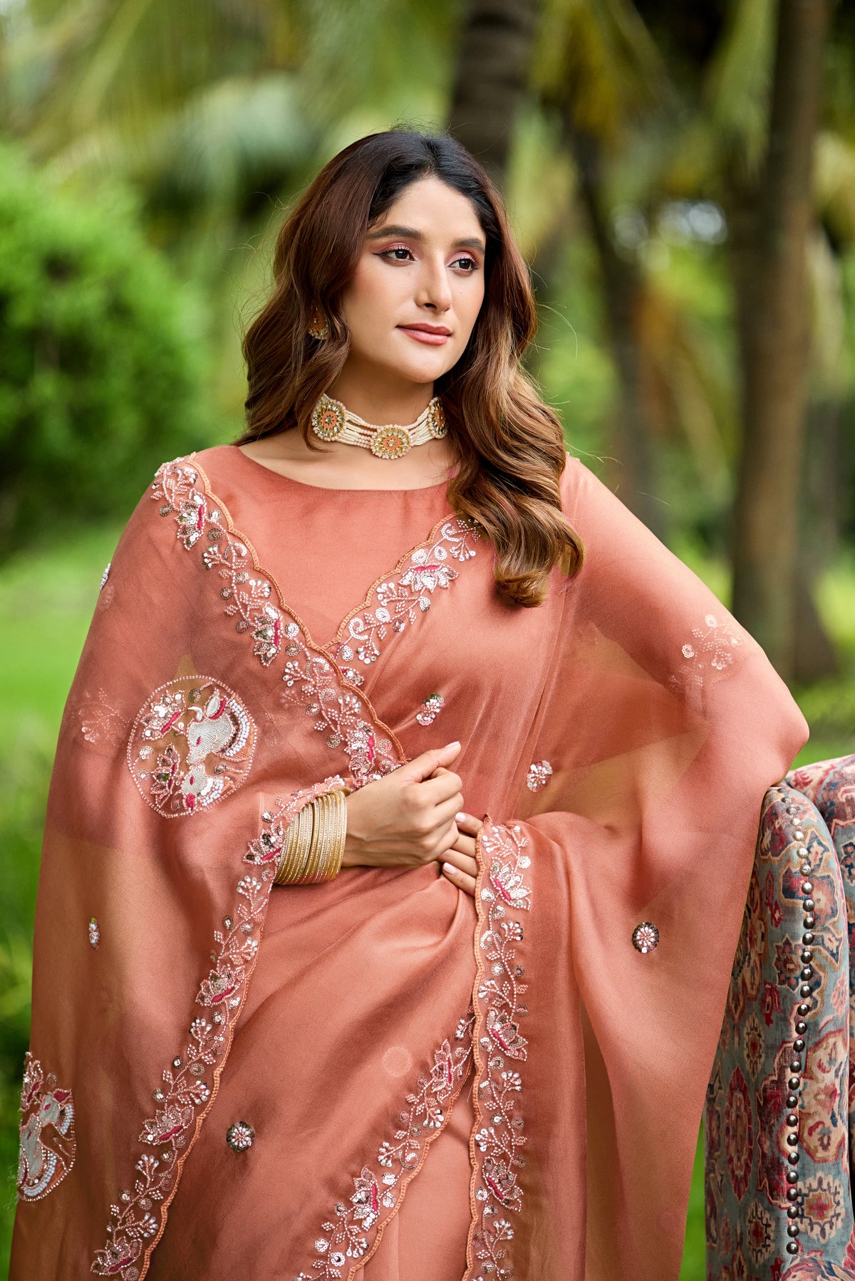 Close up of light gajri sequin floral embroidered tissue silk saree pallu with floral sequin work — Chandrikas