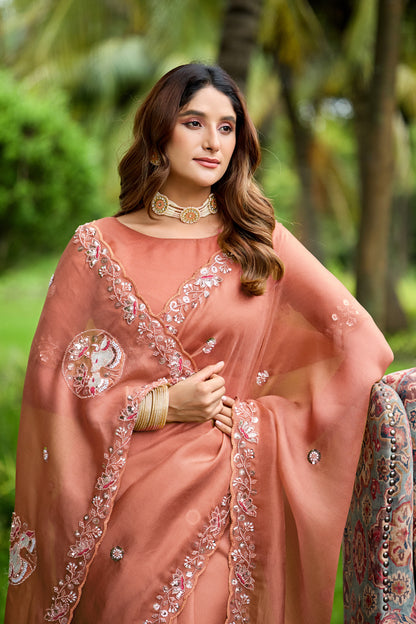 Close up of light gajri sequin floral embroidered tissue silk saree pallu with floral sequin work — Chandrikas
