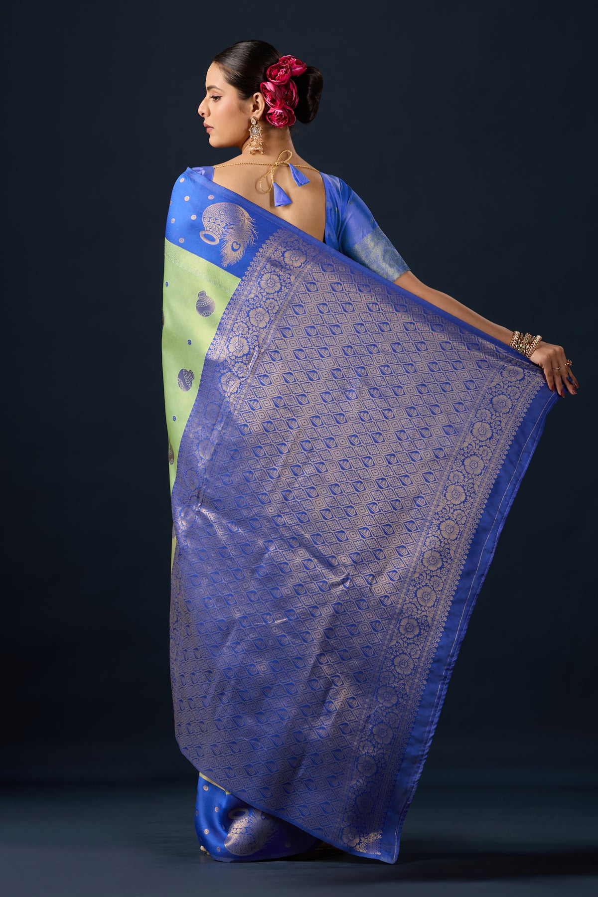 Woman draping light olive green blue silk matka motif border saree showing pallu design — Chandrikas