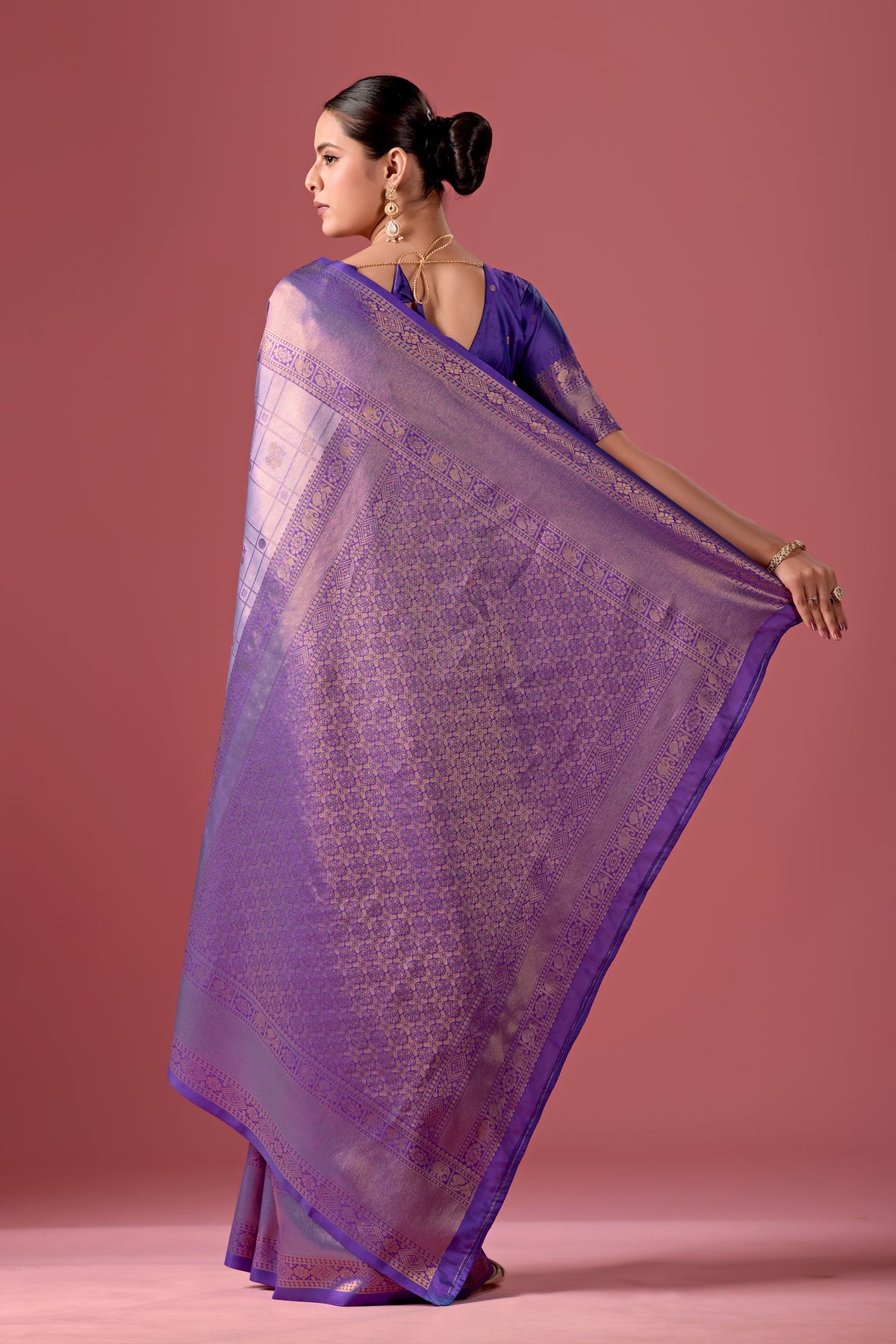 Woman draping light purple deep purple Banarasi silk checks pattern saree showing pallu design — Chandrikas
