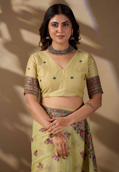 Woman in close pose wearing light yellow Banarasi cotton jacquard bird buttis saree — Chandrikas