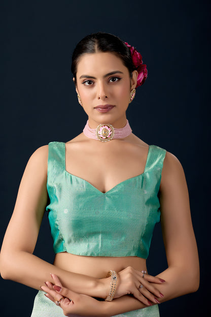 Woman in close pose wearing lilac purple mint green leaf motif zari pallu silk saree — Chandrikas