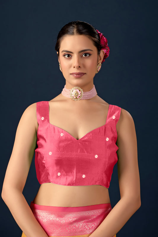 Woman in close pose wearing mustard gold dark pink leaf motif zari pallu silk saree — Chandrikas