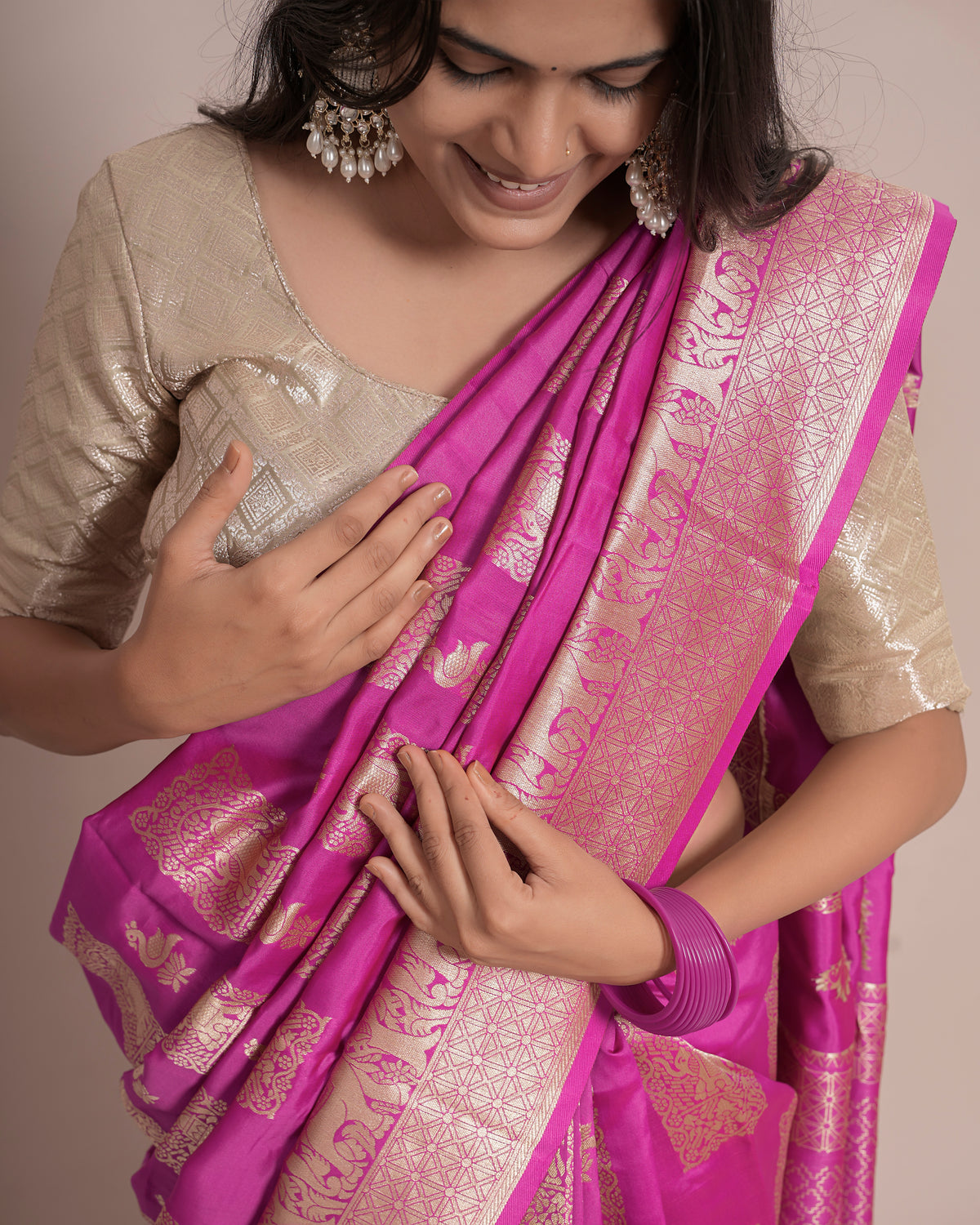 Close view of Pink Banarasi soft silk saree broad zari paisley border and woven pallu on model — Chandrikas