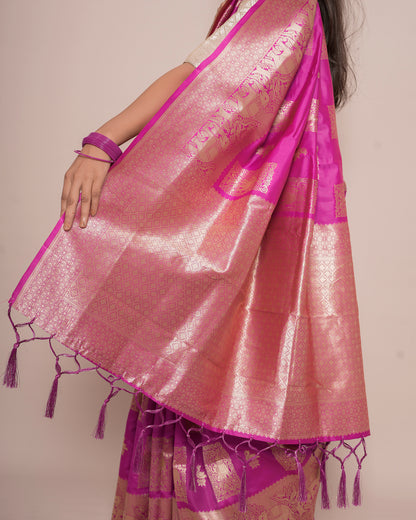 Pallu of Pink Banarasi soft silk paisley border zari pallu saree with heavy gold zari weave and tassels — Chandrikas