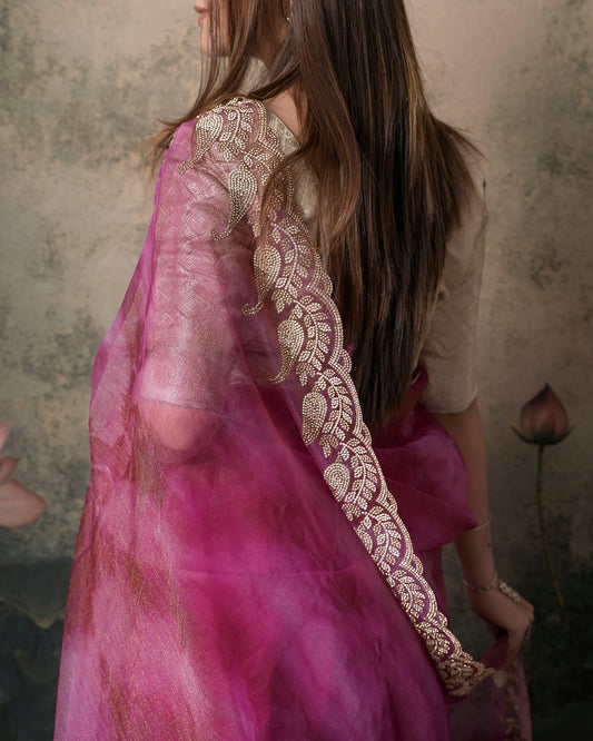 Woman in back pose showing pink magenta double shade tissue crush saree pallu border — Chandrikas