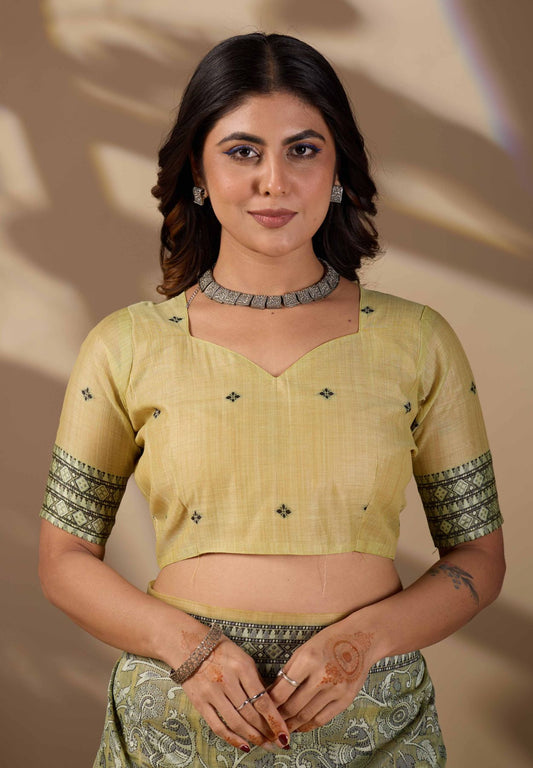 Woman in close pose wearing pista green Banarasi cotton jacquard jaal saree — Chandrikas