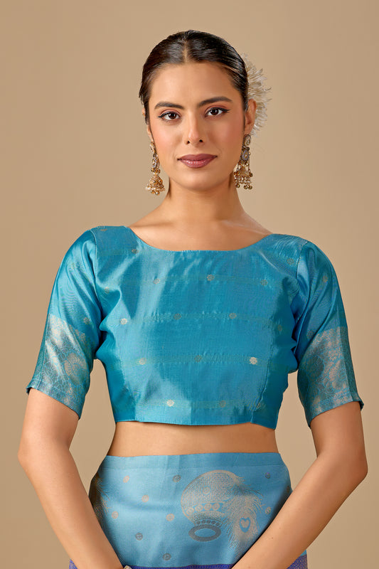 Woman in close pose wearing purple sky blue silk matka motif border saree — Chandrikas