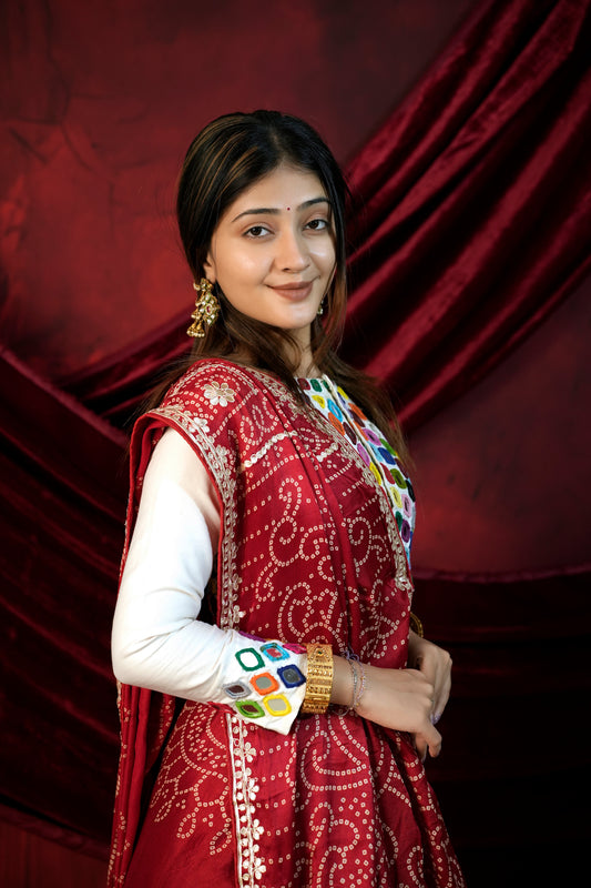 Woman in front pose wearing red Bandhani saree with Gota Patti zari border — Chandrikas