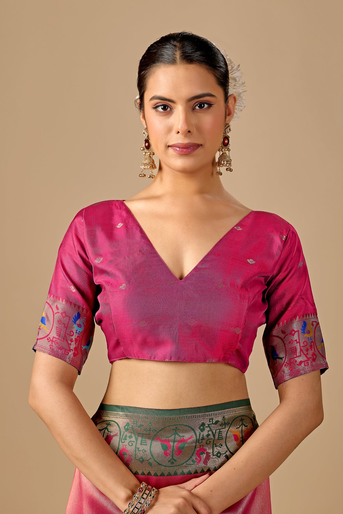 Woman in close pose wearing rose pink Paithani silk bird border pallu saree — Chandrikas