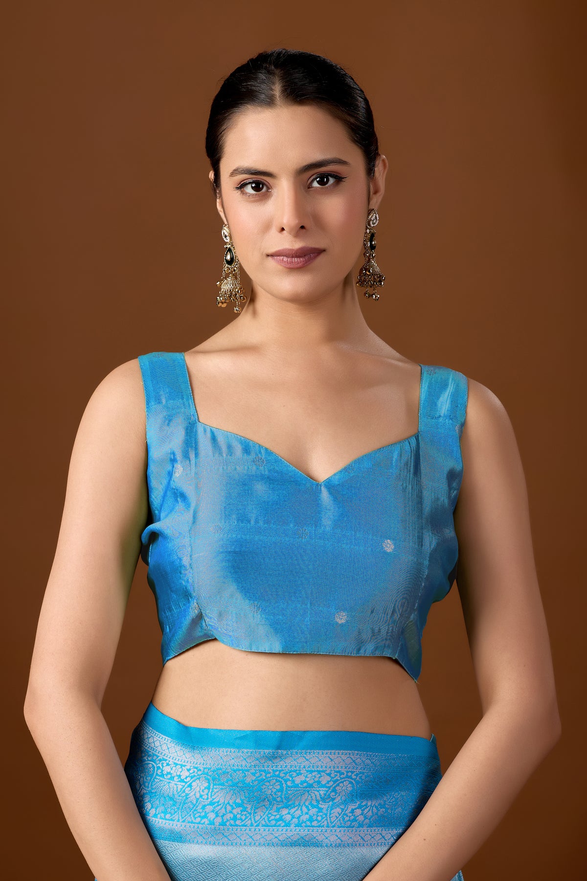 Woman in close pose wearing sky blue leaf motif zari pallu silk saree — Chandrikas