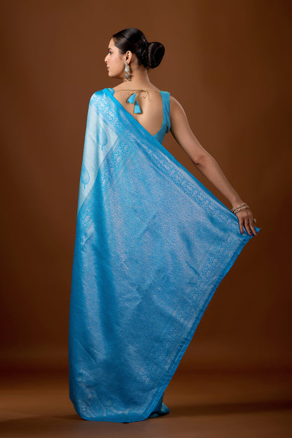 Woman draping sky blue leaf motif zari pallu silk saree showing pallu design — Chandrikas