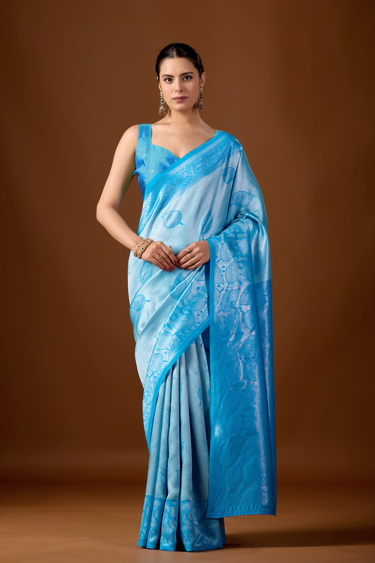 Woman in front pose wearing sky blue leaf motif zari pallu silk saree — Chandrikas